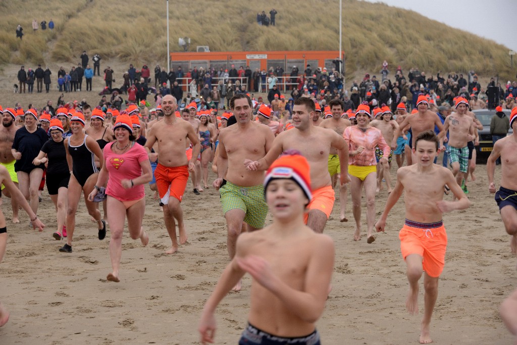 ../Images/Nieuwjaarsduik Nederzandt 2017 034.jpg